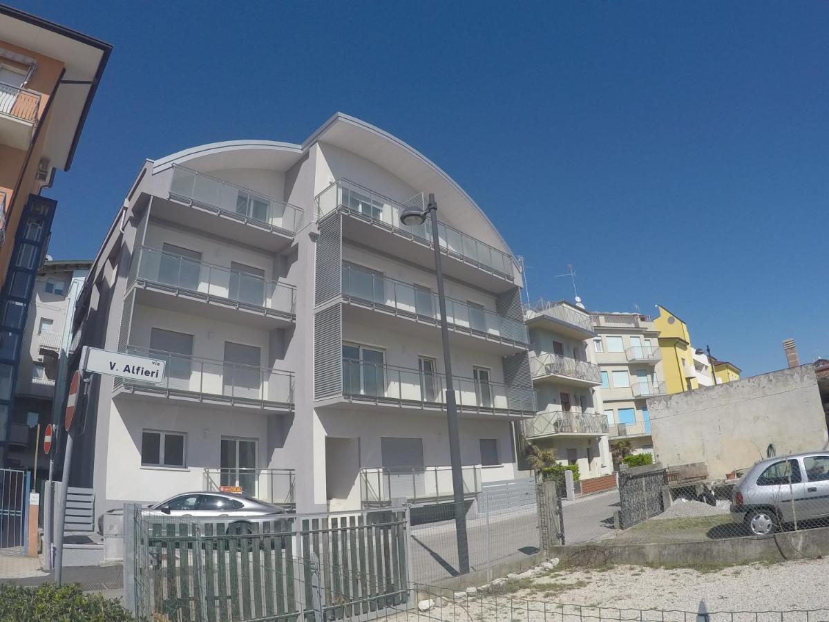 New Alfieri - Agenzia Cocal Apartment Каорле Екстериор снимка